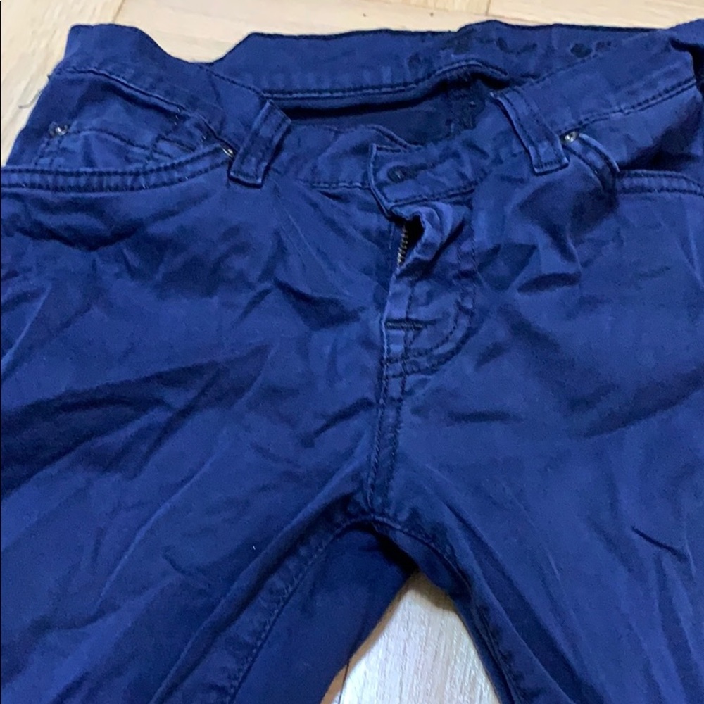 Blue light material